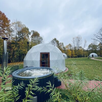 vasarojus-sveikatinimasis-maudynes-karstame-kubile